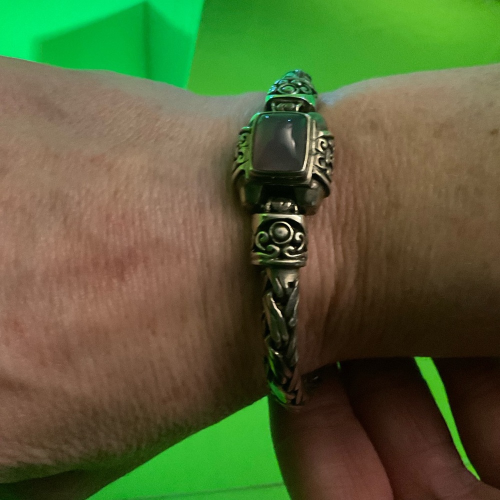 Elegant Silver Bracelet with Intricate Design